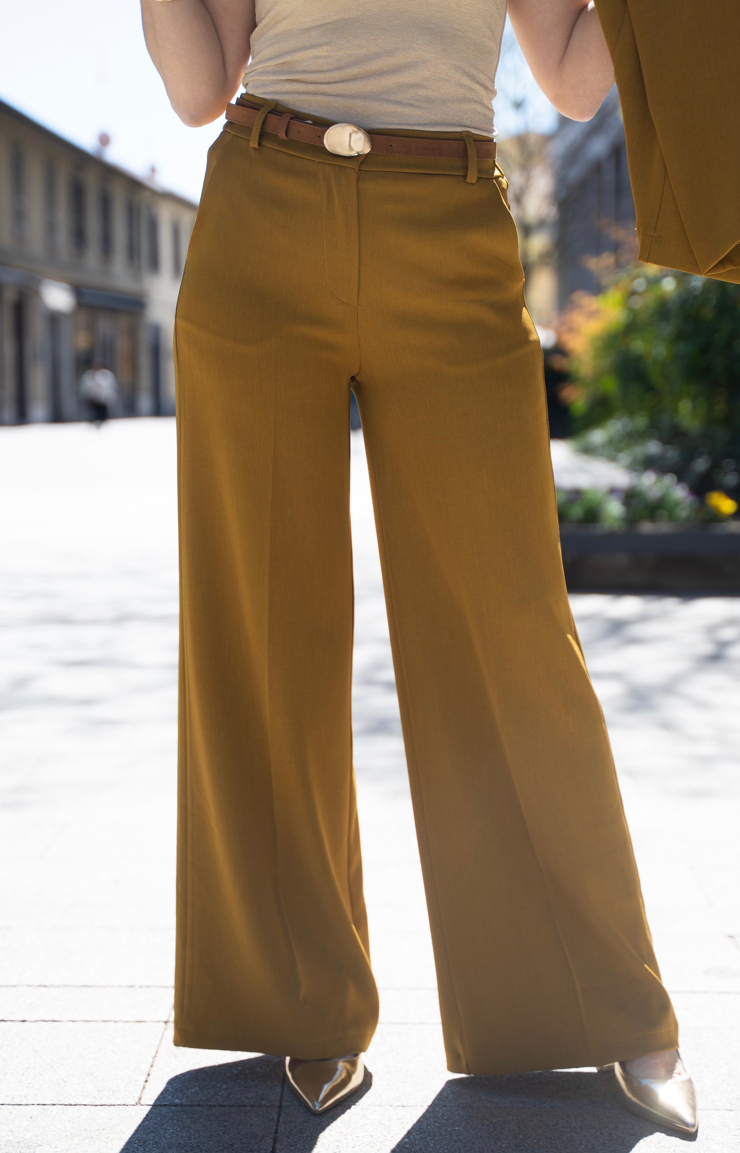 Pantalone olio con bottone e cerniera