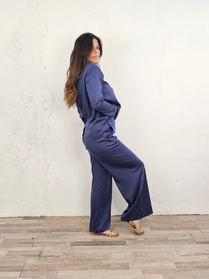 CAMICIA BLU RASO E LYOCELL CON BOTTONI SUL RETRO
