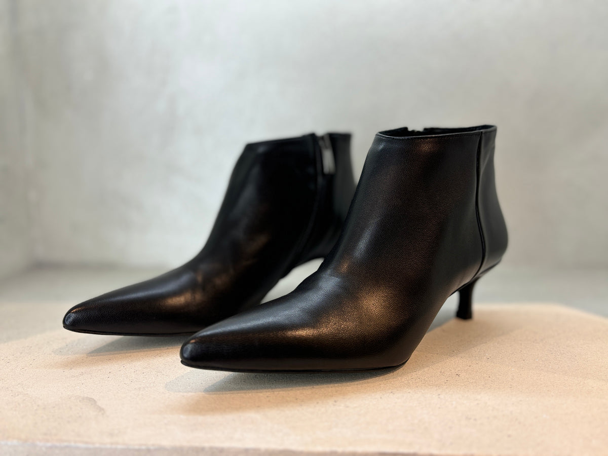 Tronchetto Nero Donna con Tacco Kitten ovyé