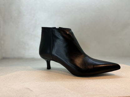 Tronchetto Nero Donna con Tacco Kitten ovyé